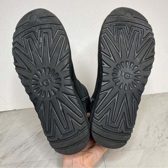 UGG Classic Short Black Winter Boot 9 - Picture 13 of 14
